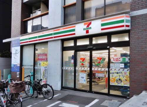 コンビニ　セブン‐イレブン市谷柳町店（コンビニ）まで437m