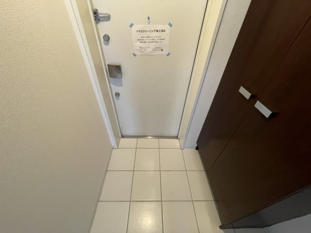 玄関　同物件別部屋写真