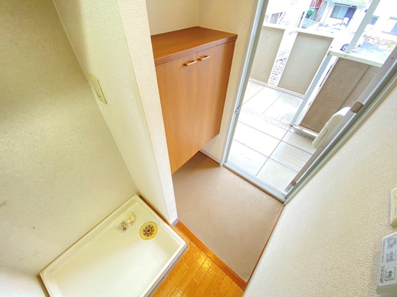 玄関　同仕様別部屋