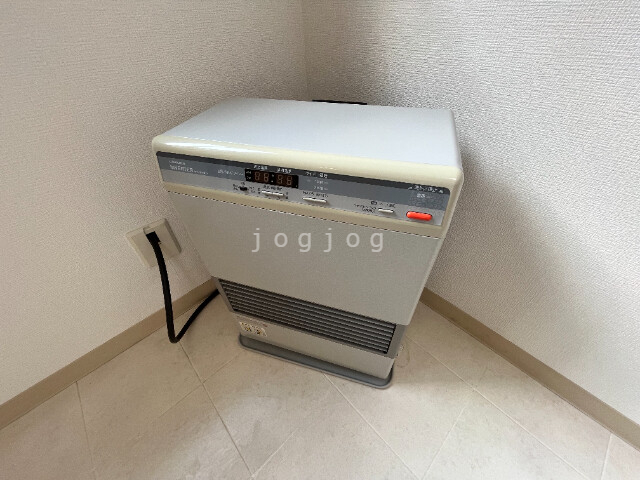 その他設備　灯油ＦＦ式ストーブ