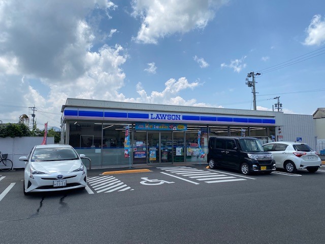 コンビニ　ローソン大分片島中央店（コンビニ）まで675m