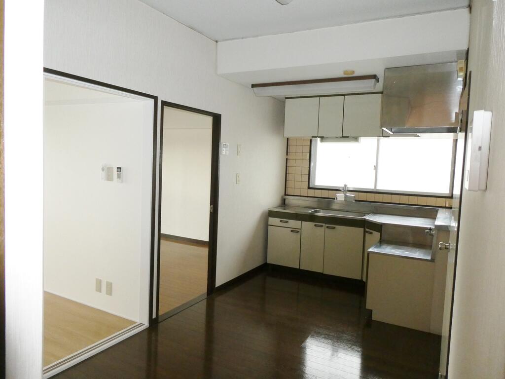 キッチン　床張り替えました（写真は張り替え前）