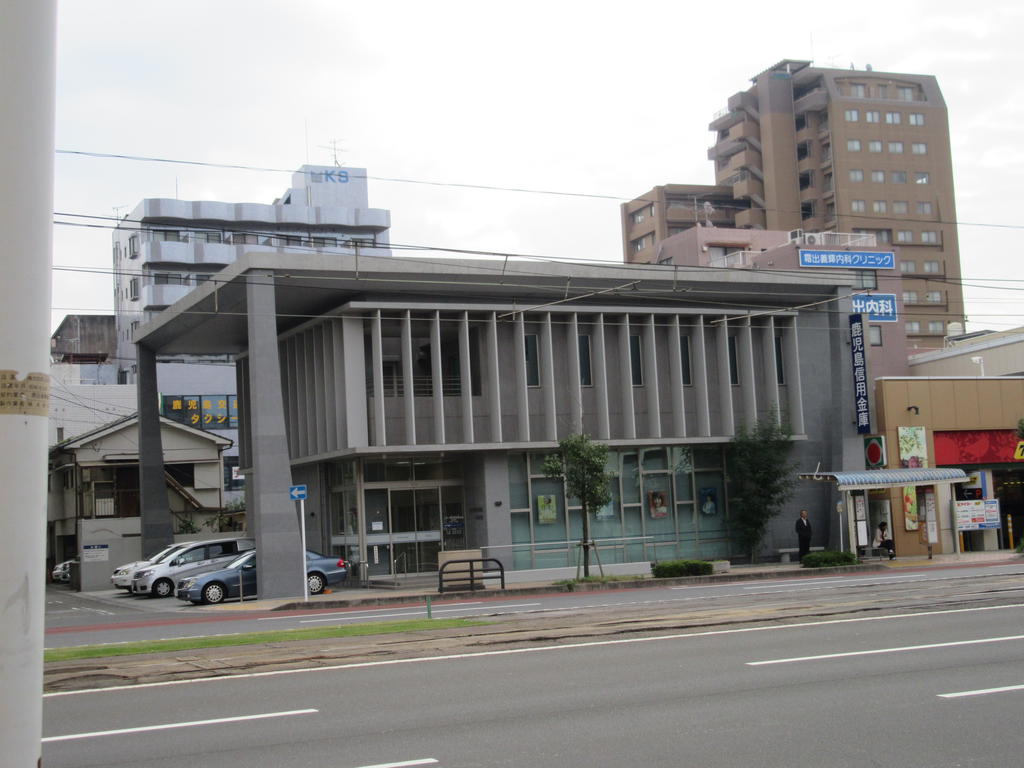 銀行　鹿児島信用金庫鴨池支店（銀行）まで117m