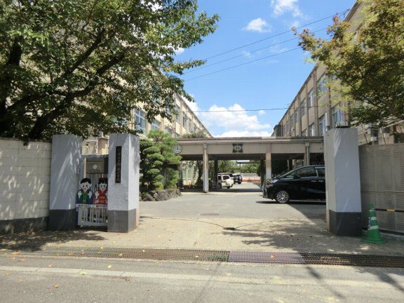 中学校　樫原中学校（中学校）まで1290m