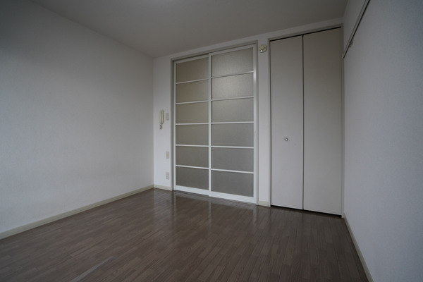 居室・リビング　同じ建物の別の部屋