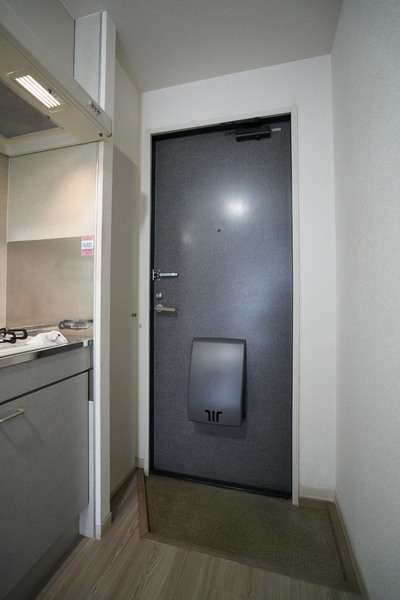 玄関　同じ建物の別の部屋