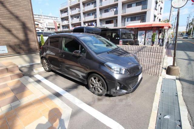 【豊中市北条町のアパートの駐車場】