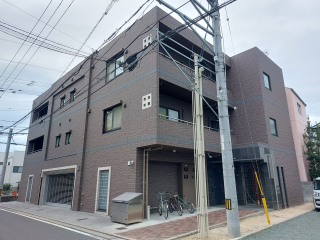 松山市岩崎町のマンションの建物外観