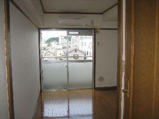 居室・リビング　※別号室の写真です