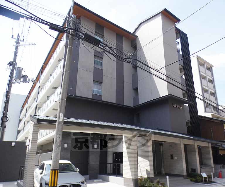 京都市下京区麓町のマンションの建物外観