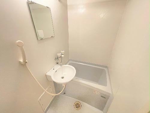 バス・シャワールーム　浴室乾燥機で雨や雪の日でもらくらくお洗濯！