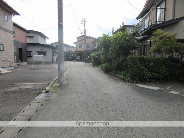 その他　前面道路（その他）まで0m
