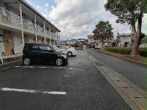 駐車場　広々とした駐車場です。