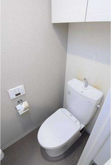 東京メトロ日比谷線 広尾駅 徒歩7分 7階建 築10年のトイレ写真