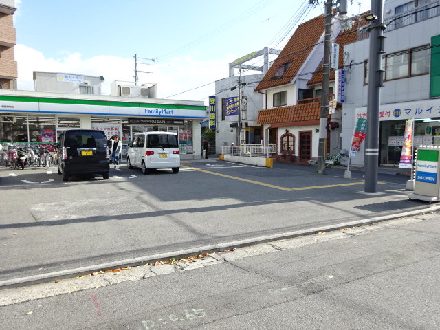 コンビニ　ファミリーマート堺鳳東町店（コンビニ）まで408m
