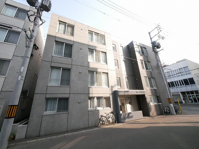 札幌市東区北九条東のマンションの建物外観