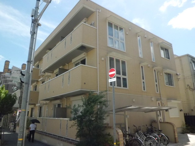 神戸市東灘区森南町のアパートの建物外観
