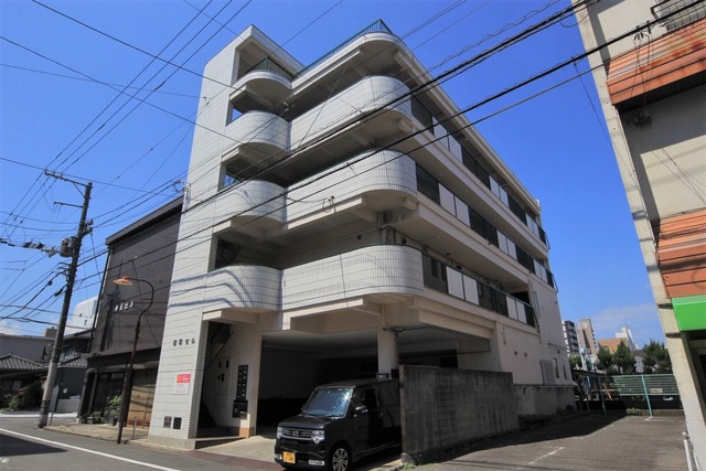 【松山市木屋町のマンションの建物外観】