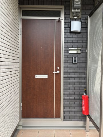 【ビーグルスクエアA棟の玄関】