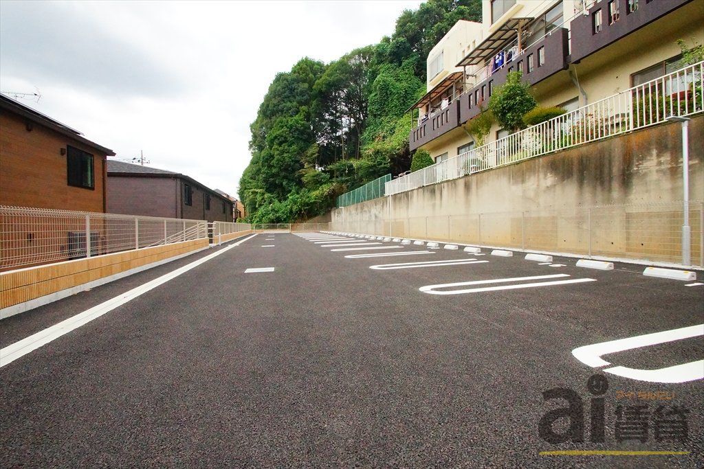 【グランシャトー武蔵藤沢Aの駐車場】