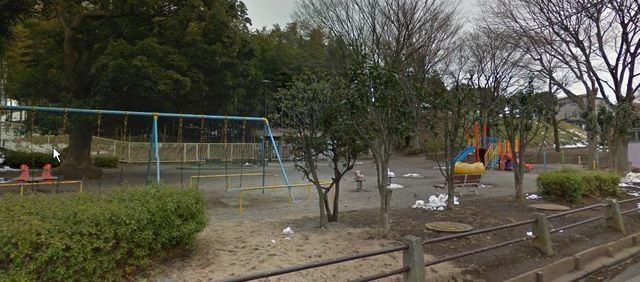 【藤沢市円行のマンションの公園】