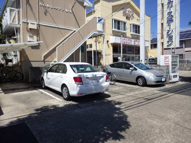 【かんとりーメゾン滝ノ水の駐車場】