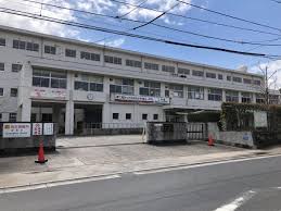 【松江市浜佐田町のアパートの中学校】