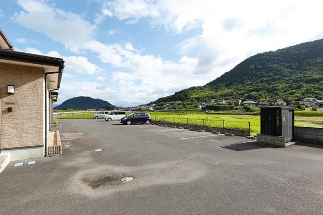 【高松市国分寺町国分のアパートの駐車場】