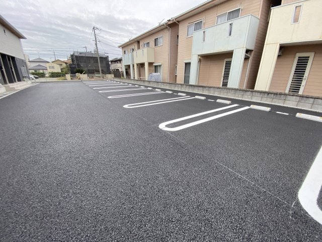 【タウンさらIIの駐車場】