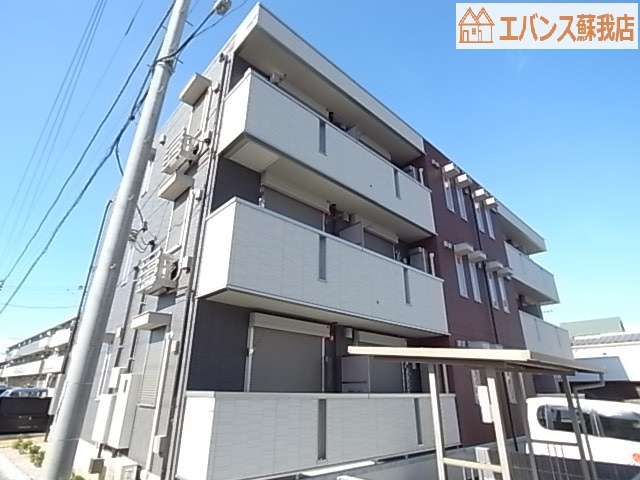 【イーストベイ・蘇我南町の建物外観】