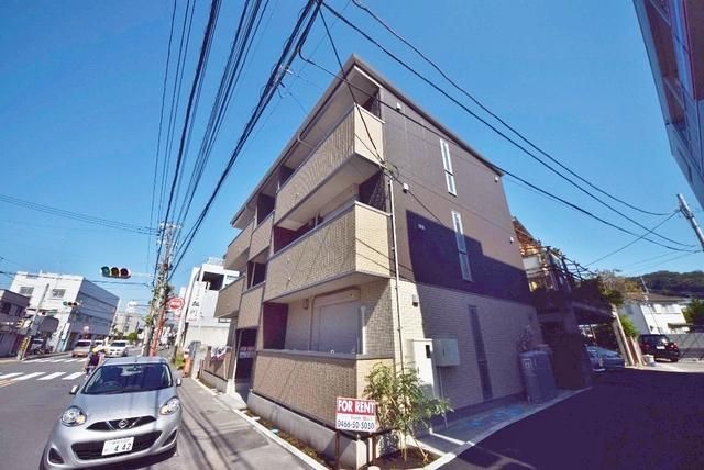 藤沢市片瀬のアパートの建物外観