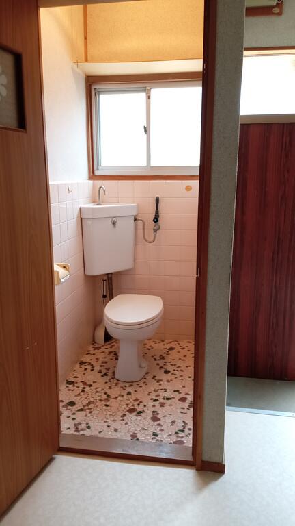 ＪＲ福知山線 塚口駅 徒歩9分 2階建 築48年のトイレ写真