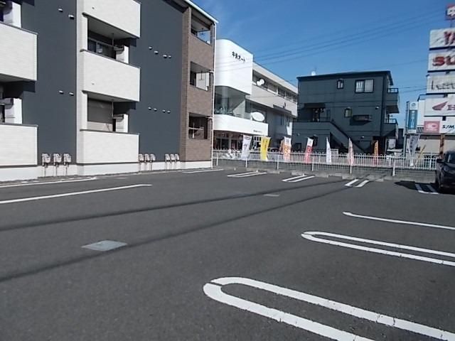 【水戸市西原のアパートの駐車場】