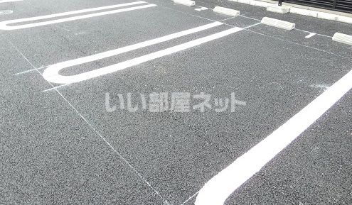 【ライフシティ　グランエールの駐車場】