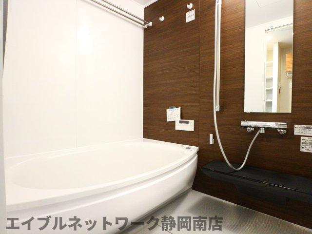 バス・シャワールーム　ゆったり過ごせるお風呂です