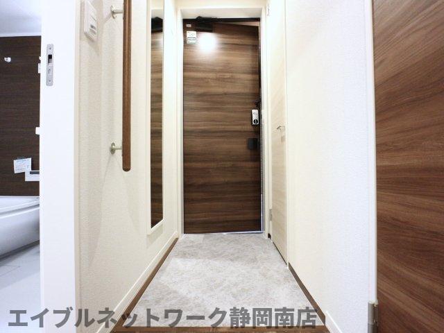 玄関　収納もある玄関です