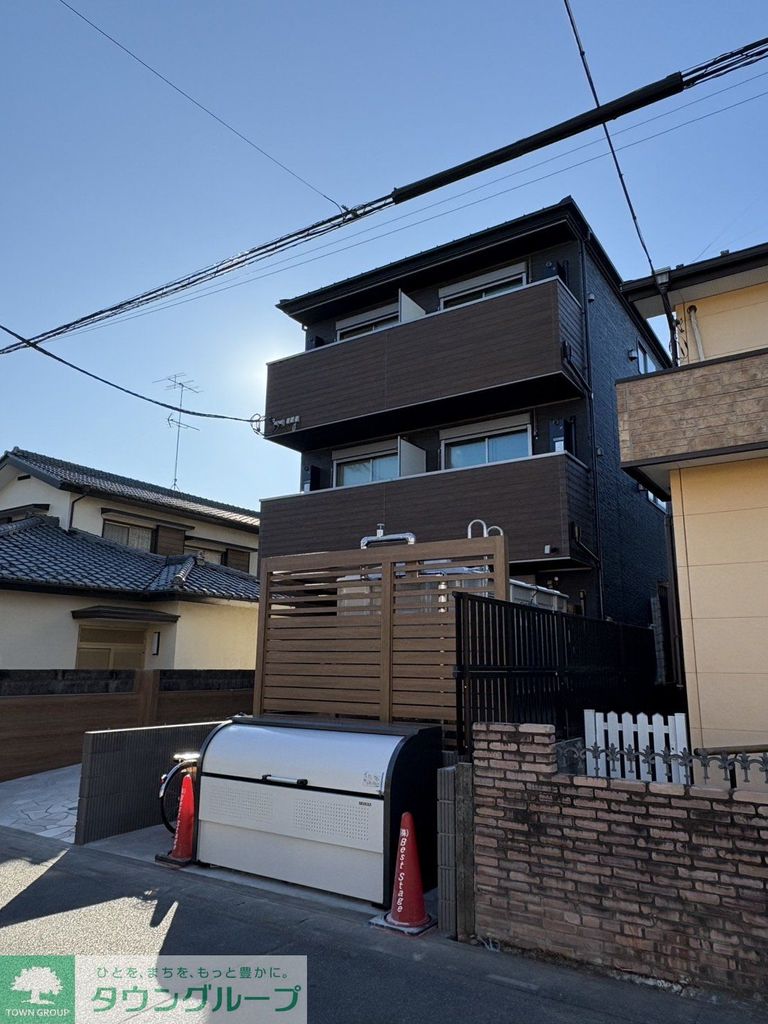 蓮田市関山のアパートの建物外観