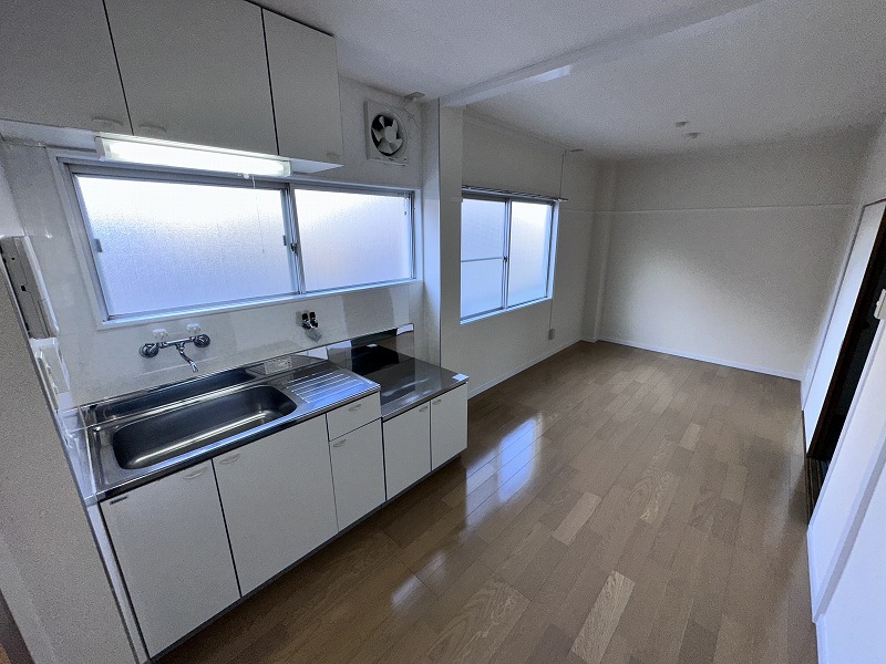 三興マンションの居間写真