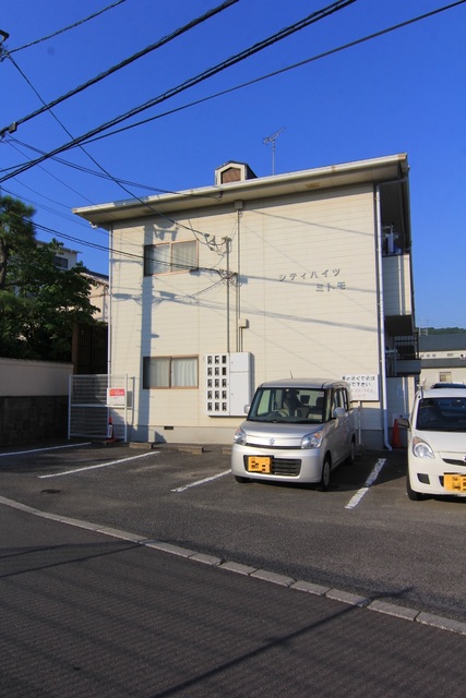 【松山市松末のアパートの建物外観】