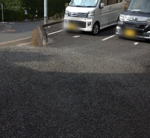 【横浜市青葉区藤が丘のアパートの駐車場】