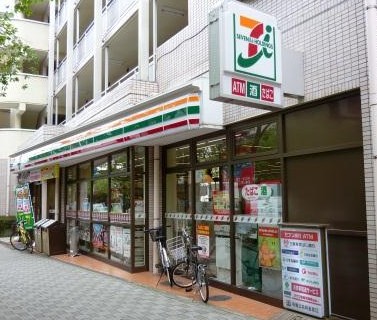 【世田谷区弦巻のマンションのコンビニ】