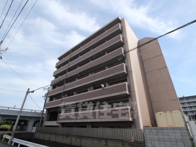 【京都市南区東九条河西町のマンションの建物外観】