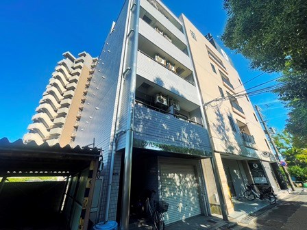 尼崎市杭瀬本町のマンションの建物外観