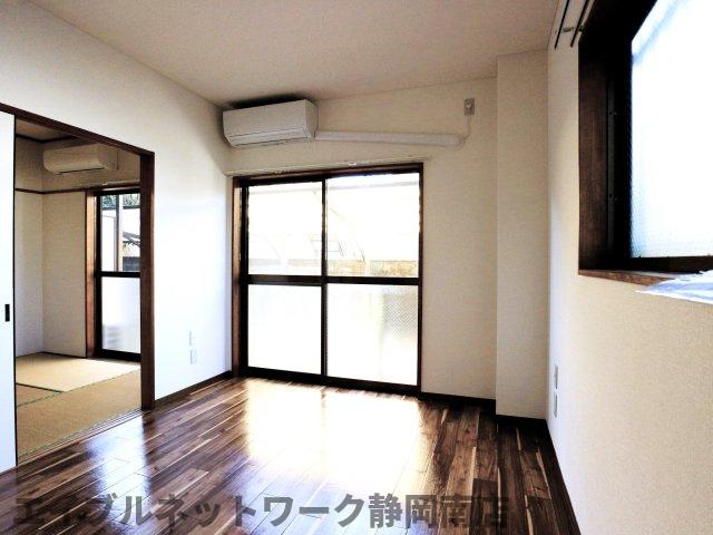 居室・リビング　居間です