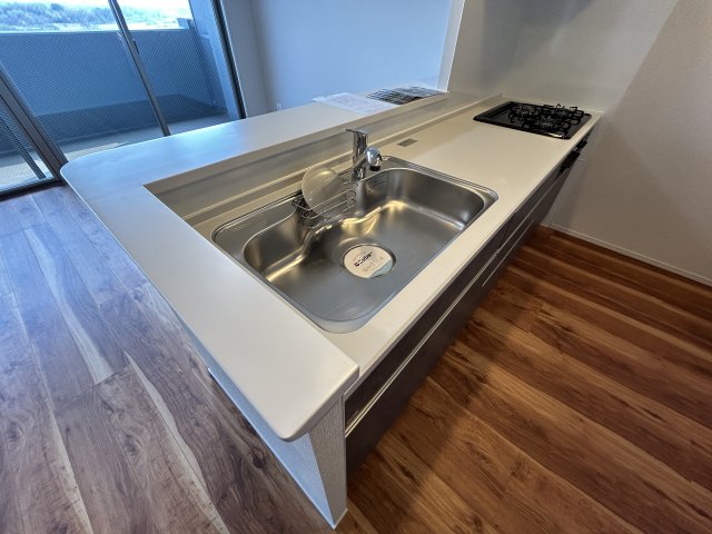 キッチン　同じ建物の別のお部屋の写真です。