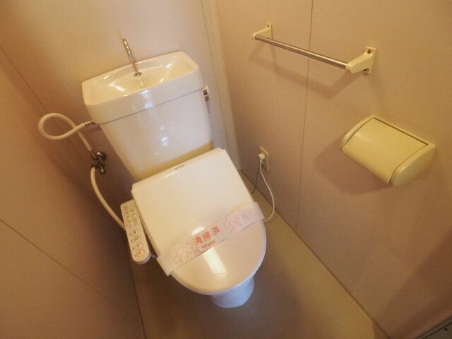 トイレ　温水洗浄便座は付帯設備ではありません。