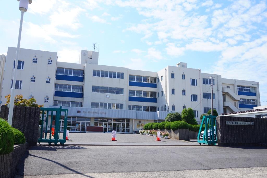 小学校　流山市立南流山小学校（小学校）まで557m
