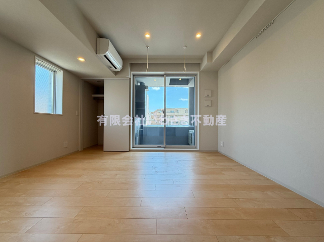 居室・リビング　※同タイプ別部屋（９０６）参考写真