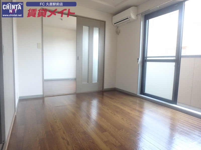 居室・リビング　同物件別部屋タイプ