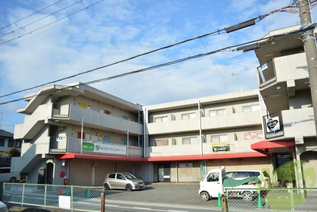 建物外観　ガッシリしたつくりです。